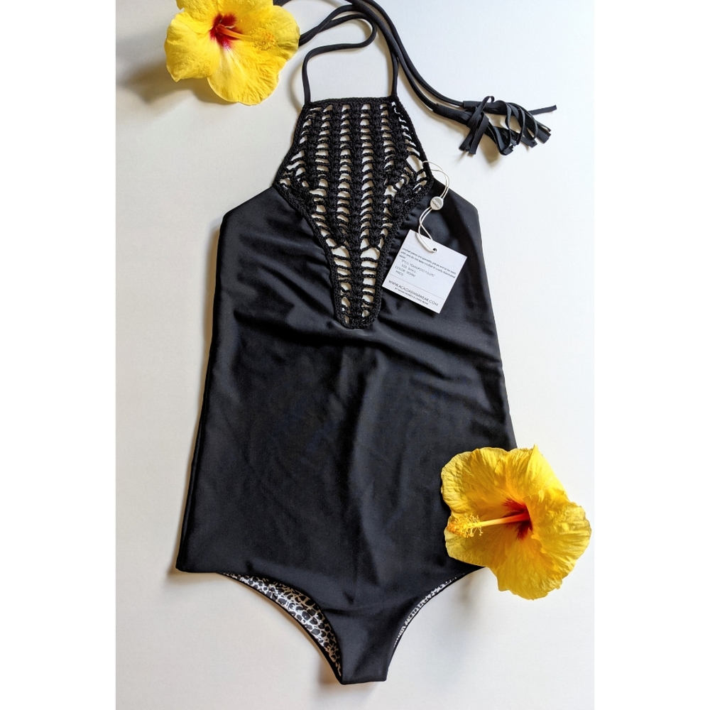 X SOLD X ACACIA BNWT S Teahupo'o in Storm